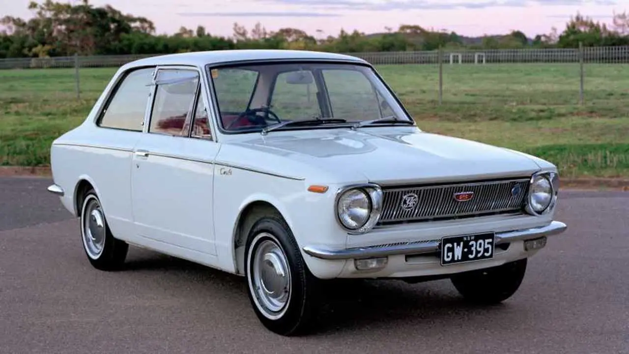 Автомобиль Тойота (Toyota) Corolla